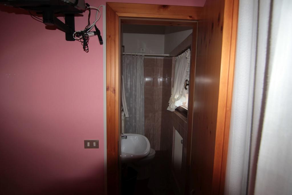 Albergo Trieste Tambre d'Alpago Ruang foto
