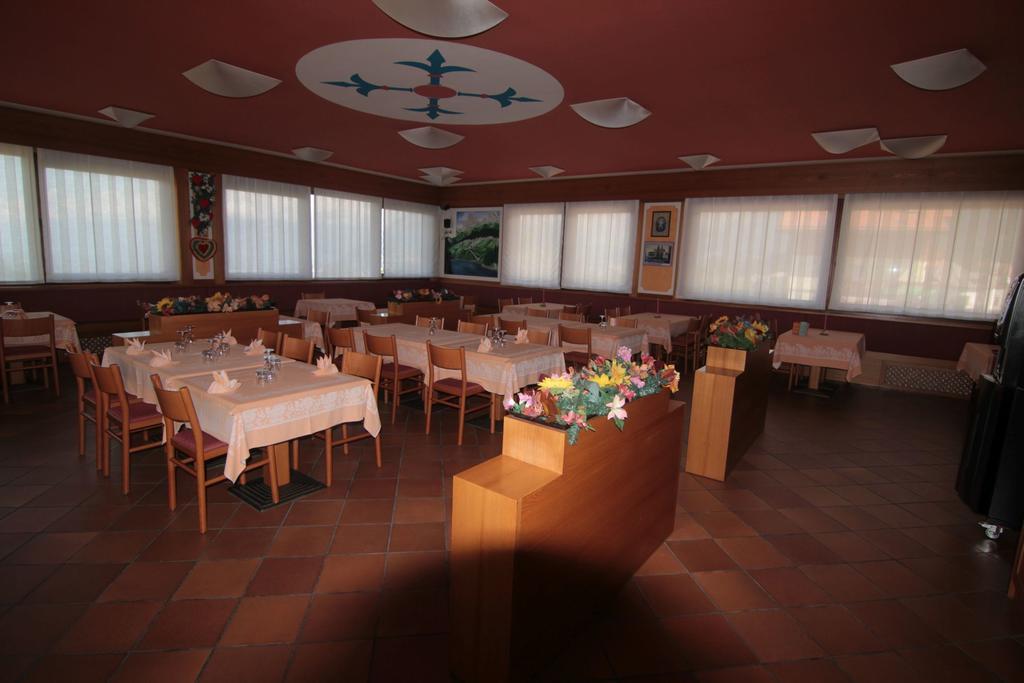Albergo Trieste Tambre d'Alpago Bagian luar foto