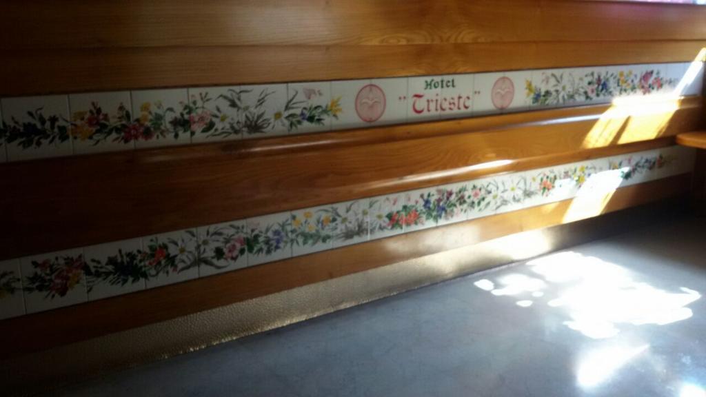 Albergo Trieste Tambre d'Alpago Ruang foto