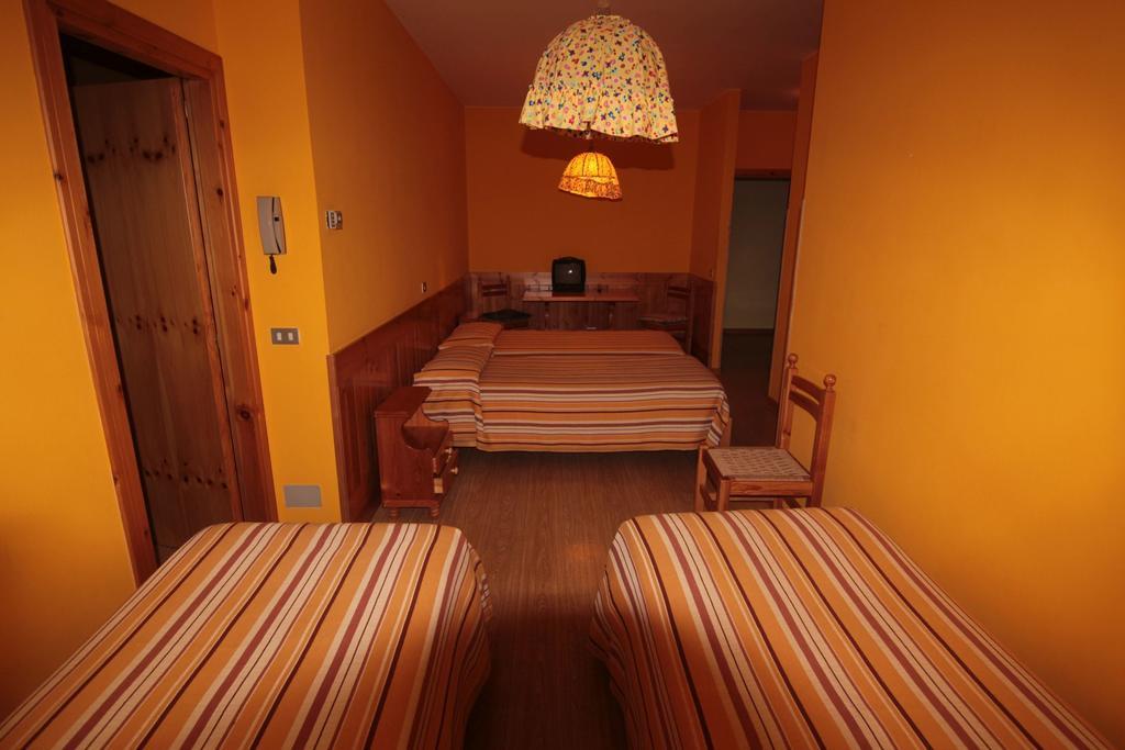 Albergo Trieste Tambre d'Alpago Ruang foto