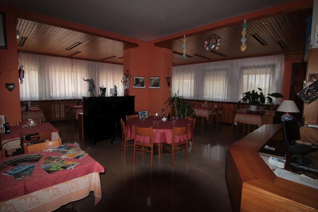 Albergo Trieste Tambre d'Alpago Bagian luar foto